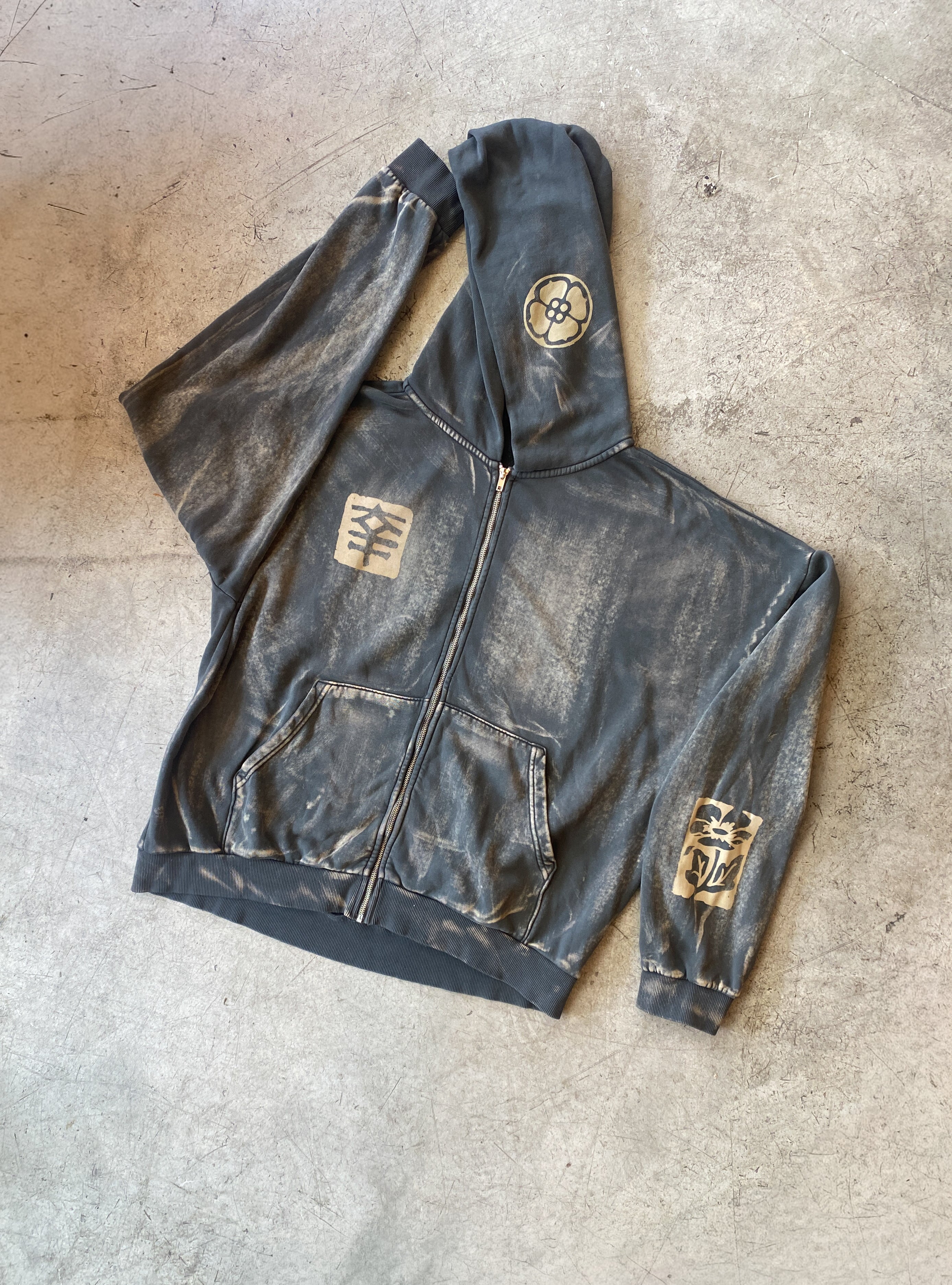 SACHI Stamp Zip Hoodie in Charcoal | SACHI.LA